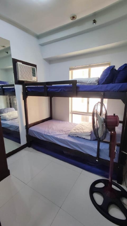 4R Near Manila Airport, 2 Bedroom Condo, With Swimming Pool, Full Kitchen Apartment hotel in Las Pinas