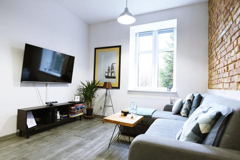 Communal lounge/ TV room, TV and multimedia, Living room, Seating area, Evening entertainment