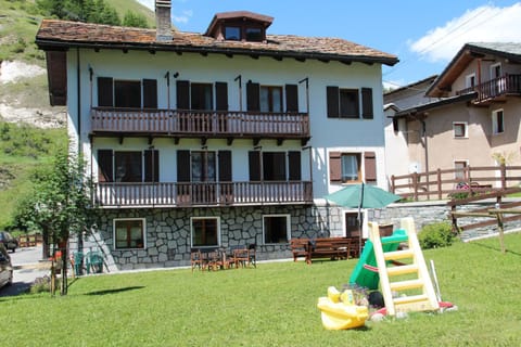 Property building, Summer, Garden, Garden view, Mountain view