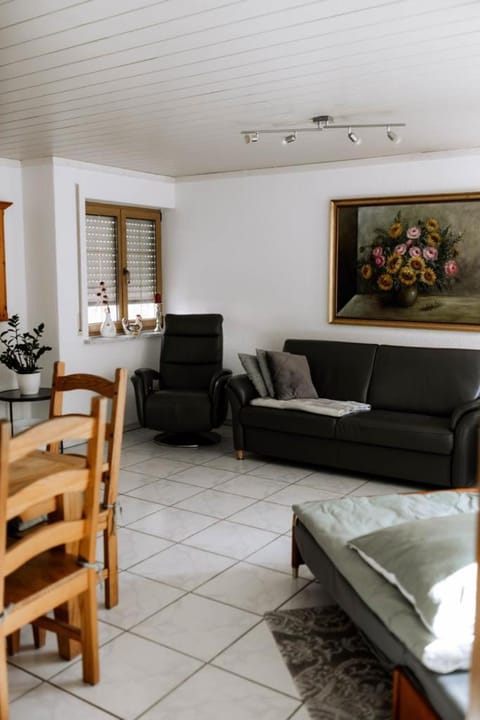 Moderne Landwohnung - Pension - Top Lage Bed and Breakfast in Schaffhausen, Switzerland