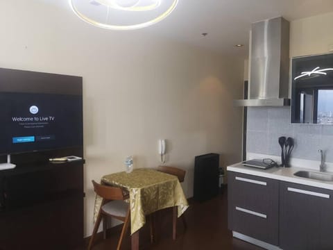 Studio with 200Mbs internet, Netflix & great view of Manila Condo in Mandaluyong