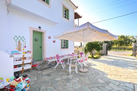 Property building, Patio, Natural landscape, Children play ground, Coffee/tea facilities, children