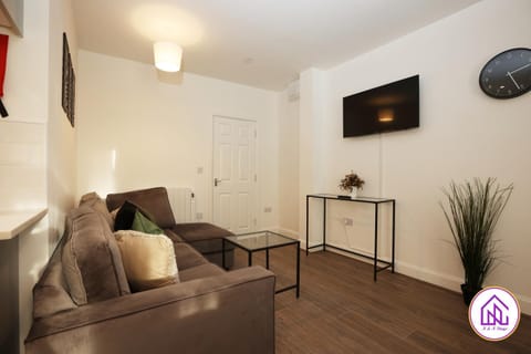 TV and multimedia, Living room, Seating area, Evening entertainment, heating, internet