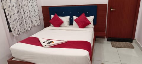 RK GRAND LUXURY AC ROOMS Hotel in Guntur