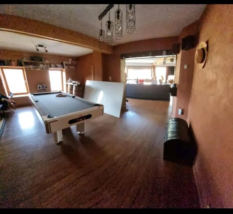 Billiard, Game Room, Communal kitchen