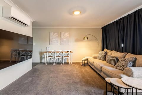 549 Luxury Apartments Hotel in Hervey Bay