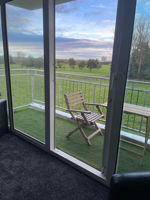 3 Bedroom Apartment with Golf Course View Apartment in Newcastle upon Tyne