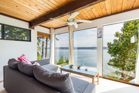 Saratoga Vista by AvantStay Waterfront Views House in Camano Island