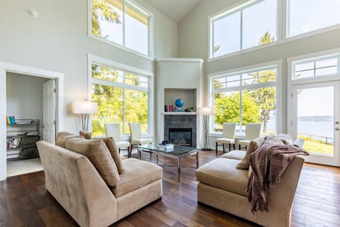 Langley by the Sea by AvantStay Panoramic Vistas Haus in Camano Island