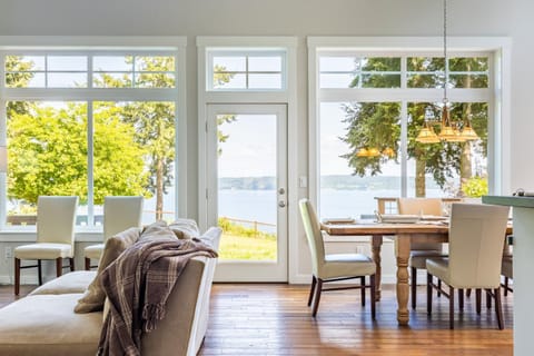 Langley by the Sea by AvantStay Panoramic Vistas Haus in Camano Island