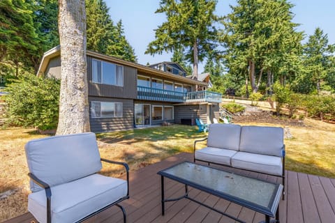 Saratoga by the Sea by AvantStay Panoramic View House in Camano Island