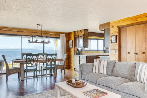 Vintage Beach House by AvantStay Waterfront Home Maison in Whidbey Island