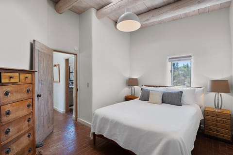 Luxury Retreat Cerro Gordo Casita House in Santa Fe