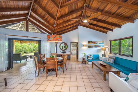 Tropical Retreat - Private Pool, Steps to Beach Chalet in Playa Langosta