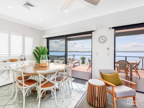 Paddles by The Bay Casa in Lake Macquarie