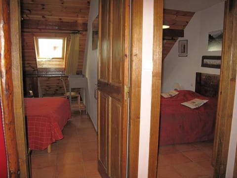 Chalet 11 pers, 5 ch, pied des pistes, balcon, parking, Wi-Fi, cheminée, Serre Chevalier - FR-1-762-27 Apartment in Saint-Chaffrey