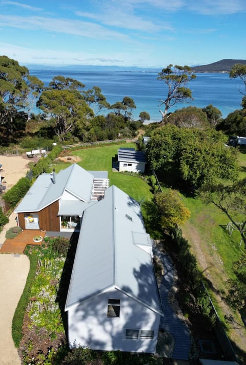 The Pearl Tasmania House in White Beach
