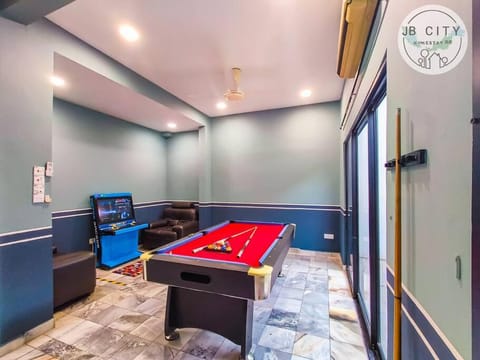 Billiard, Game Room