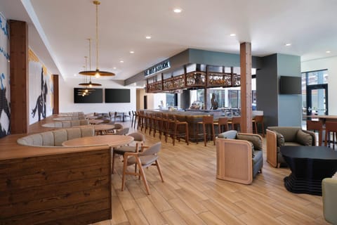 Restaurant/places to eat, Lounge or bar, Seating area, On site