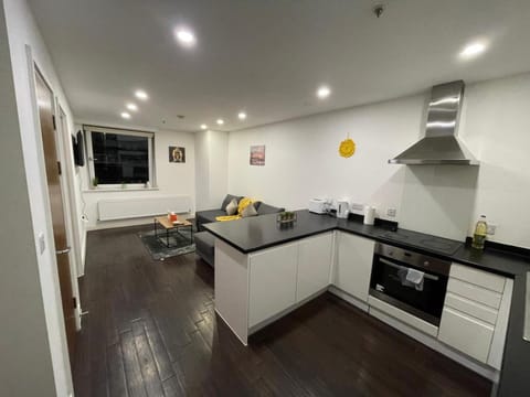 Amazing 1 Bedroom Flat in Essex TH104 Condominio in Basildon