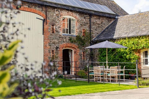 Property building, Spring, Day, Garden