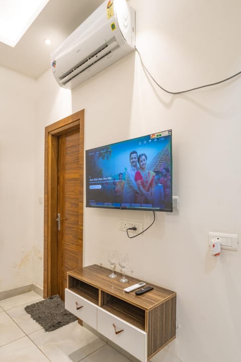 TV and multimedia, air conditioner