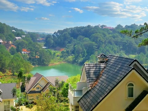 @HideawayDalat - Lakeview Villa l Karaoke l Kayak l BBQ Villa in Dalat