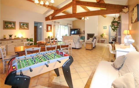 Gorgeous Home In Velleron With Private Swimming Pool, Can Be Inside Or Outside House in Le Thor