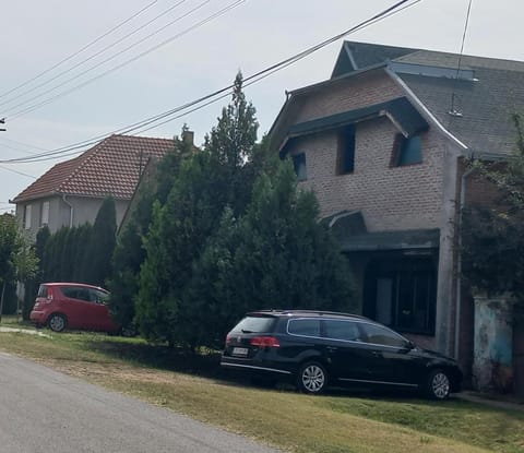 Property building, Neighbourhood, Street view, Parking