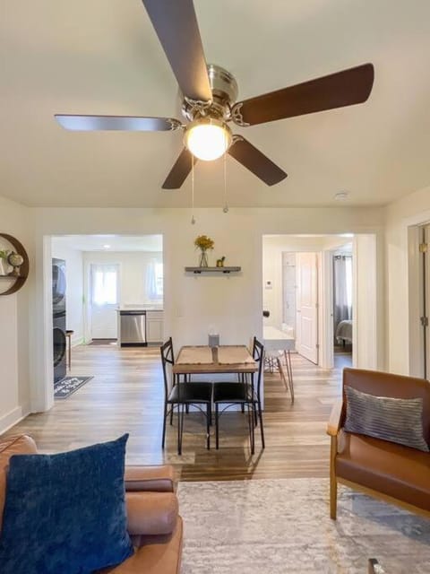 Dining area, fireplace