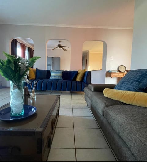 Aloisia's Guest House Bed and Breakfast in Durban