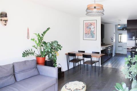 Spacious haven of peace with beautiful decoration Condo in Aubervilliers