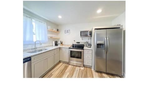 Kitchen or kitchenette, dishwasher, minibar, pet friendly, stove, toaster