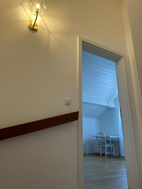 Lichtdurchflutete 90 m2 drei Zimmer Duplexwohnung in Altperlach Apartment in Munich