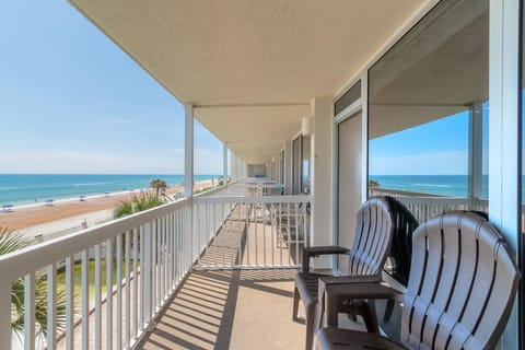 DBR Direct Oceanfront Condo, Daytona Beach, sleeps 6 Appartement-Hotel in Holly Hill