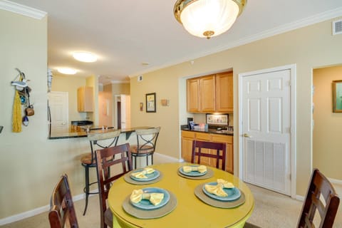 Beachfront Gulfport Vacation Rental with Balcony! Condo in Gulfport