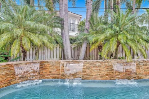 Five Star Oasis Heated Pool Spa Luxury Retreat House in Fort Lauderdale