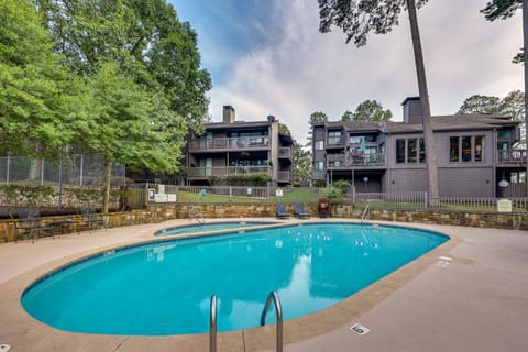 Luxury Lakefront Hot Springs Condo with Pools! Eigentumswohnung in Lake Hamilton