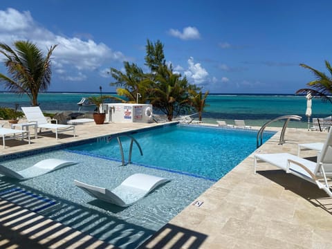 The Tropical Breeze Cottage House in Grand Cayman