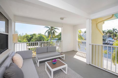 Snug Harbour View Condo #7 House in Grand Cayman