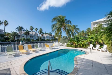 Spring, Day, Garden, Garden view, Pool view, Swimming pool, sunbed