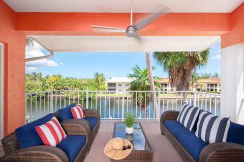 Britannia 7 Mile Beach Condo Casa in Grand Cayman