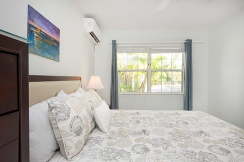 Snug Harbour View Condo #1 House in Grand Cayman