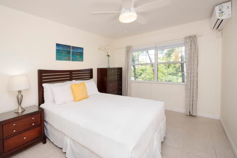 Snug Harbour View Condo #8 Casa in Grand Cayman