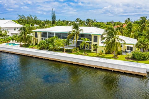 Snug Harbour View Condo #2 House in Grand Cayman