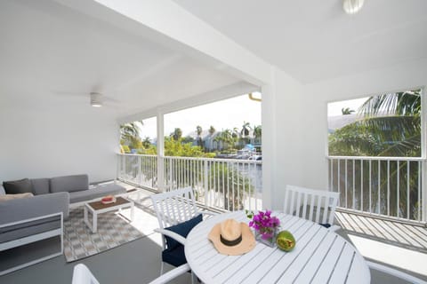 Snug Harbour View Condo #9 House in Grand Cayman