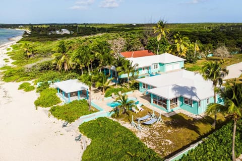 Property building, Spring, Day, Natural landscape, Bird's eye view, Beach, Pool view, Sea view, Swimming pool, sunbed