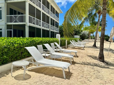 Crescent Point #9: 3Bed Condo Haus in Grand Cayman