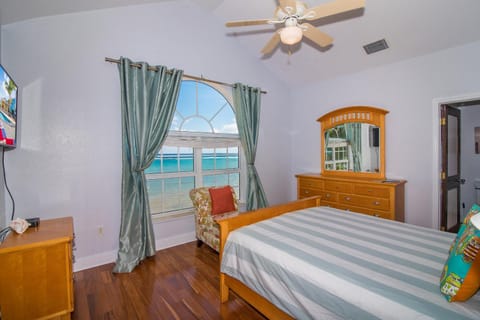 Cayman Paradise Villa #1 House in Grand Cayman