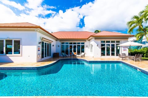 Property building, Pool view, Swimming pool, sunbed